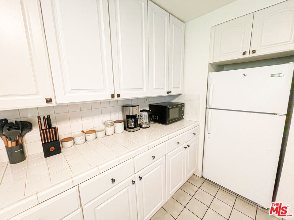 1169 Amherst Ave