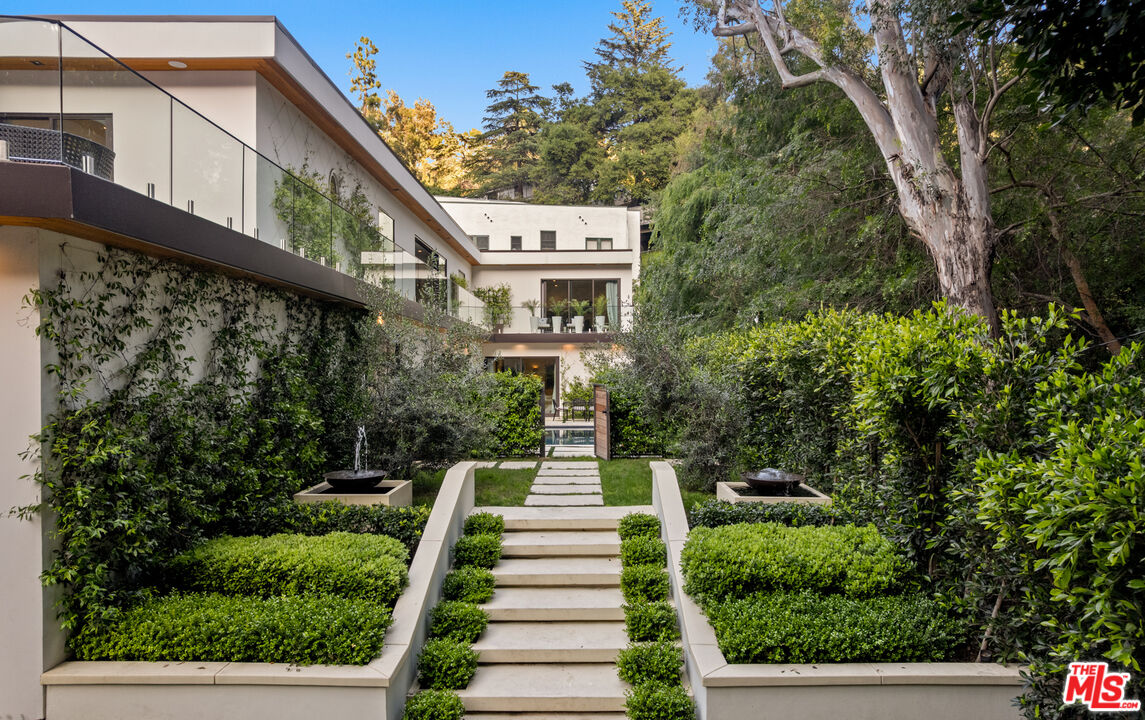 1884 Laurel Canyon Rd