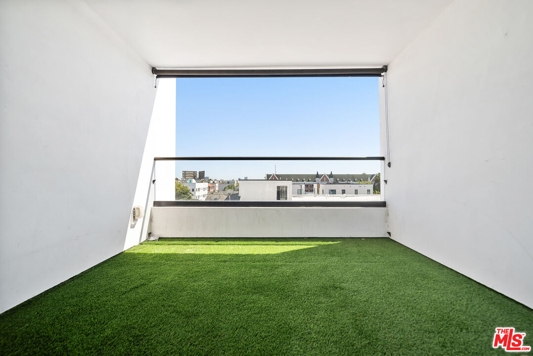 733 N Gramercy Place