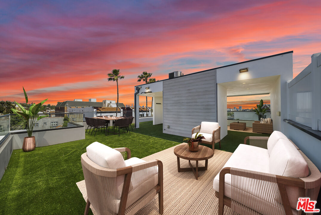 733 N Gramercy Place