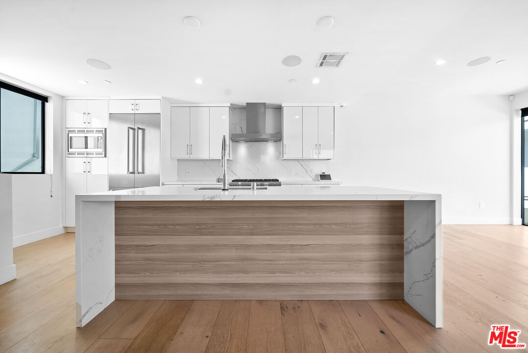 733 N Gramercy Place