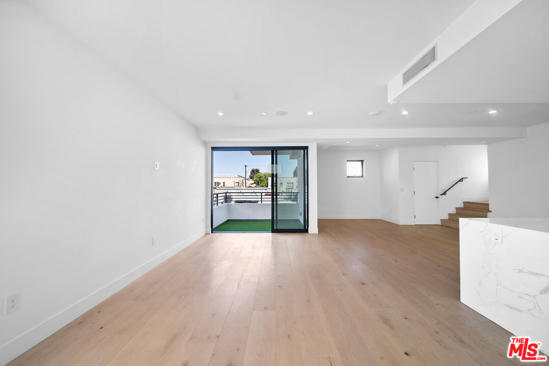 733 N Gramercy Place