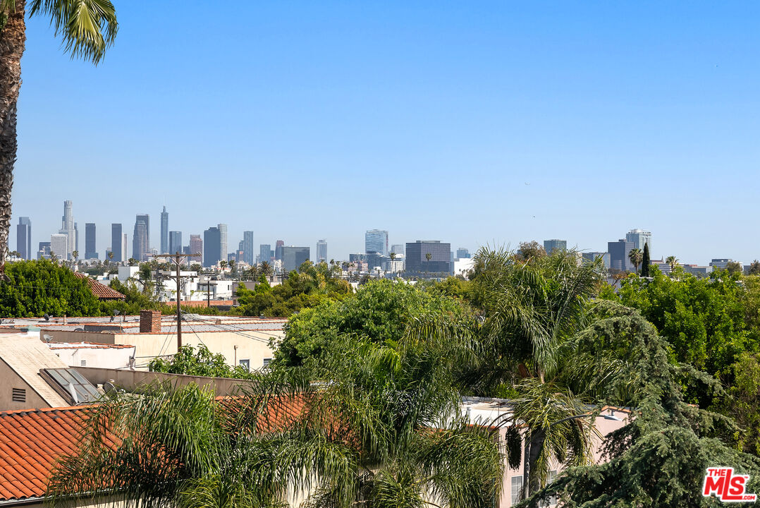 733 N Gramercy Place