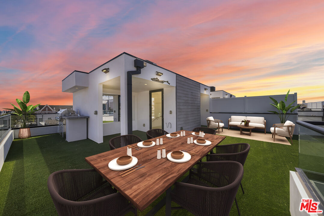 733 N Gramercy Place