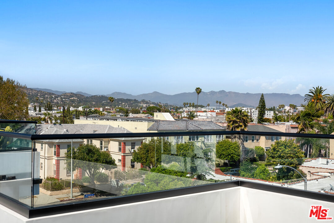 733 N Gramercy Place