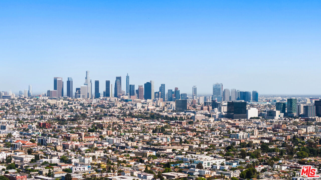 733 N Gramercy Place