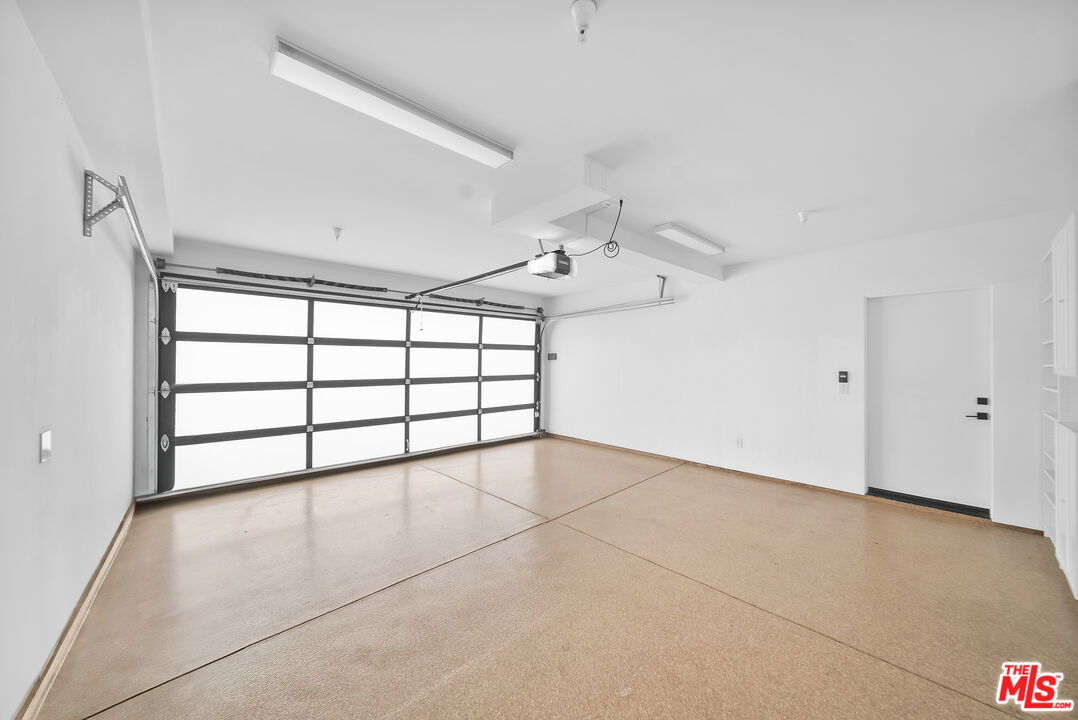 733 N Gramercy Place