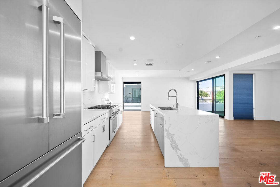 733 N Gramercy Place