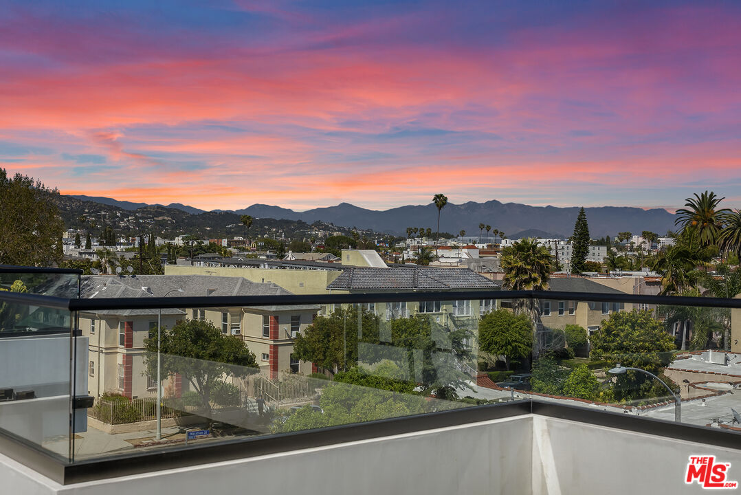 733 N Gramercy Place