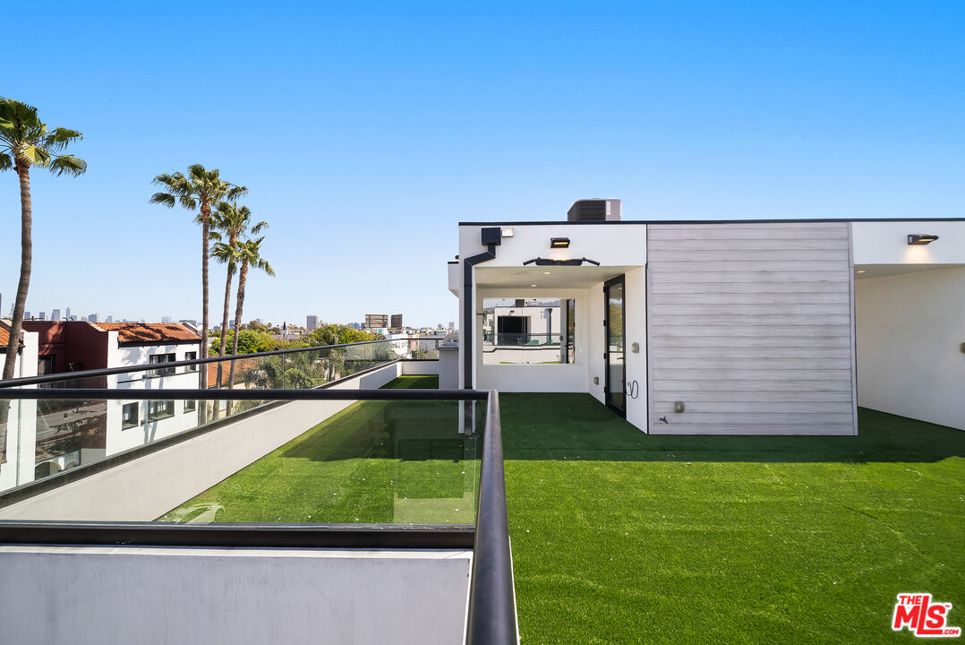 733 N Gramercy Place