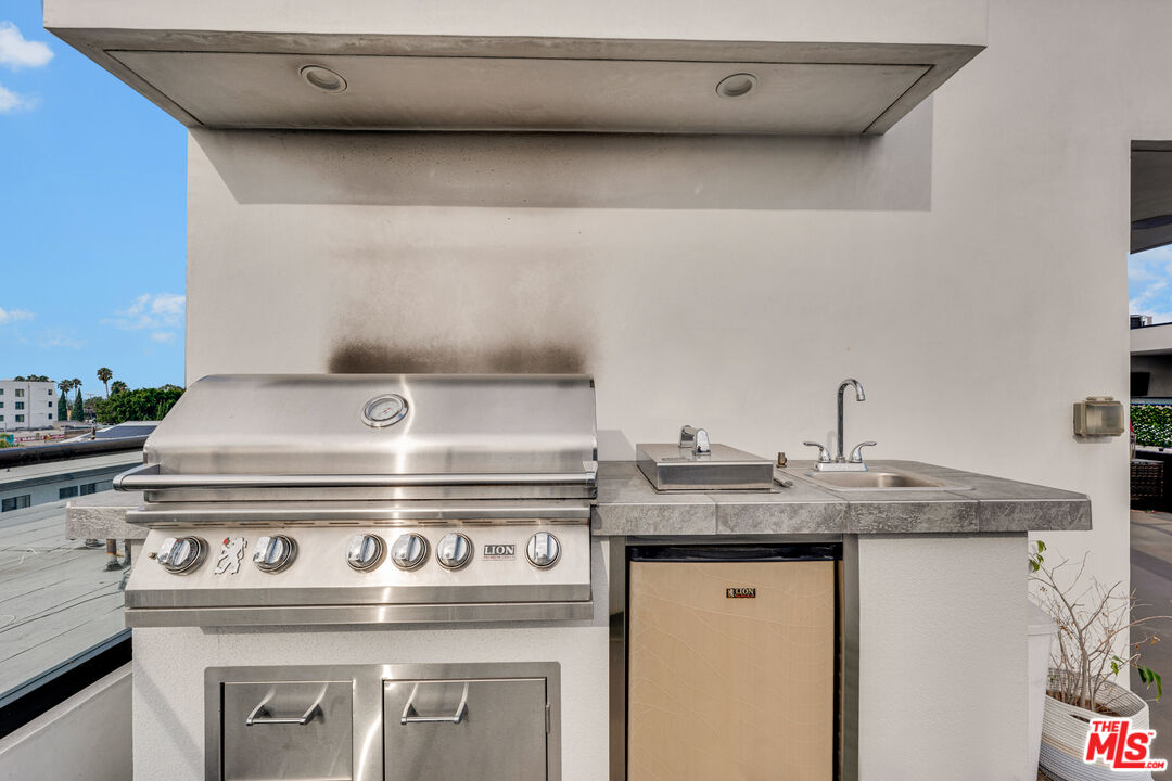 733 N Gramercy Place