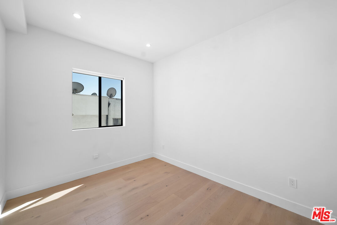 733 N Gramercy Place