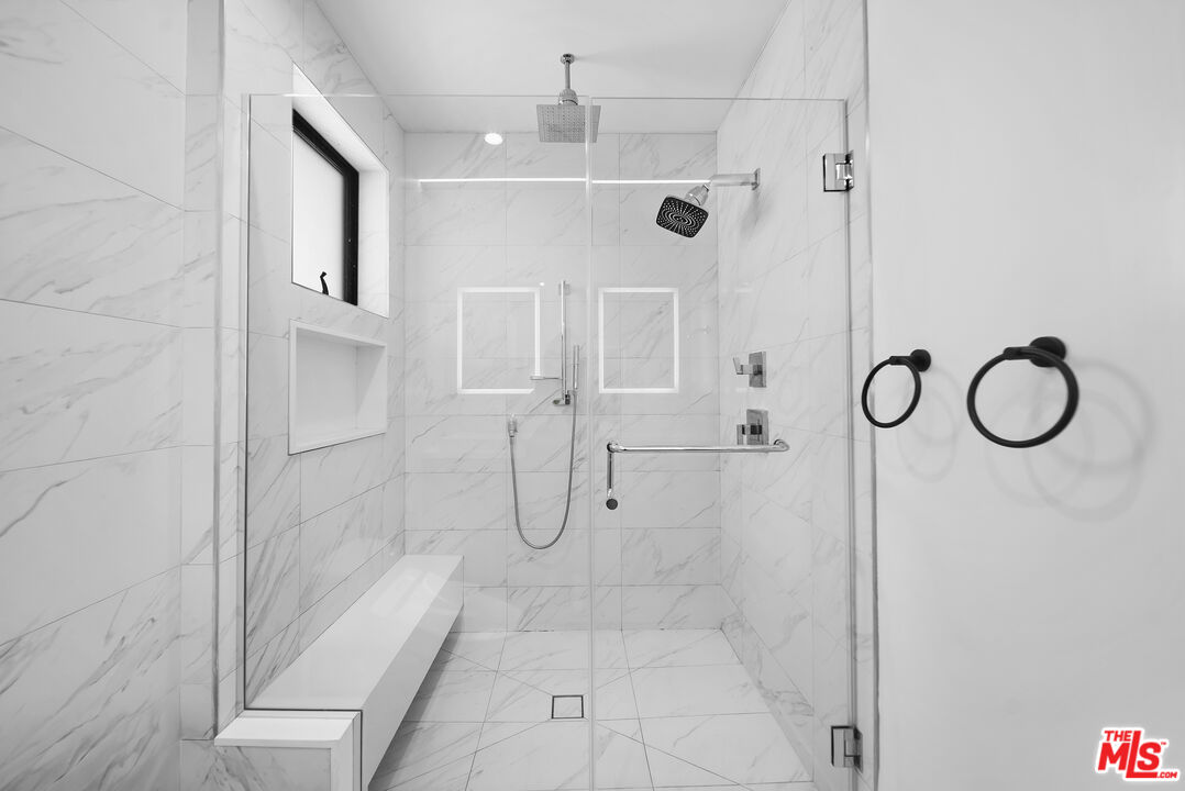 733 N Gramercy Place