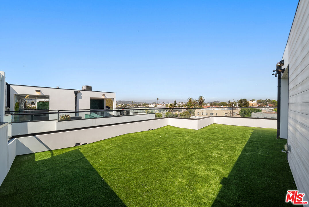 733 N Gramercy Place