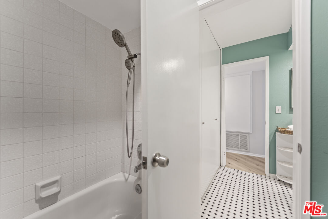 4589 Via Marisol Unit: 160