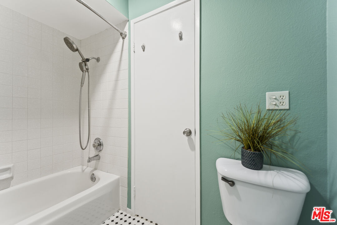 4589 Via Marisol Unit: 160