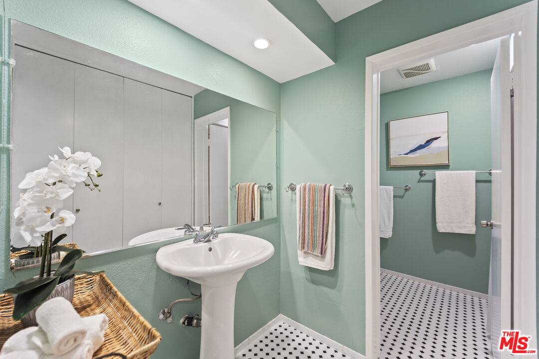 4589 Via Marisol Unit: 160