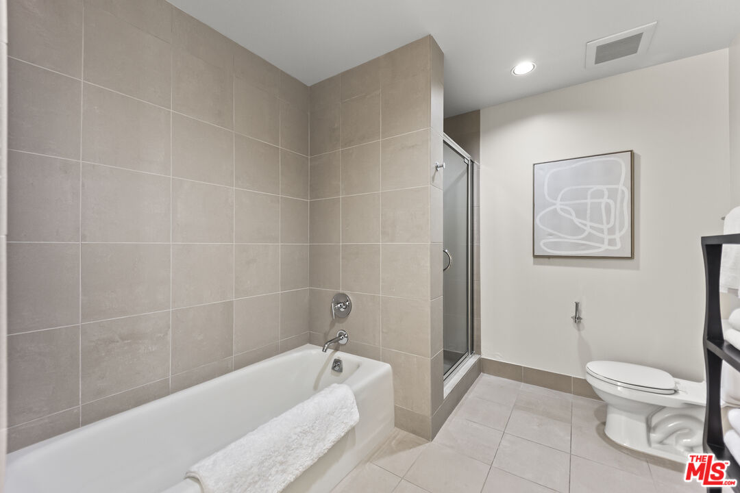 1100 S Hope St Unit: 1216