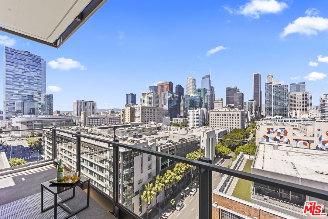 1100 S Hope St Unit: 1216