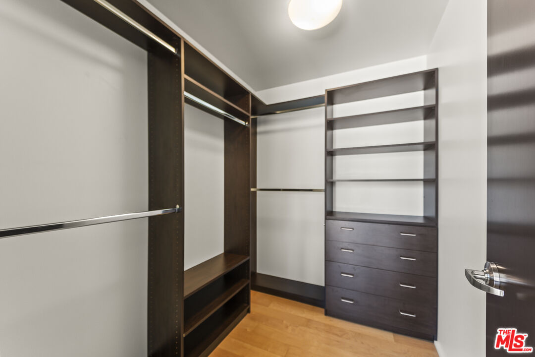 1100 S Hope St Unit: 1216