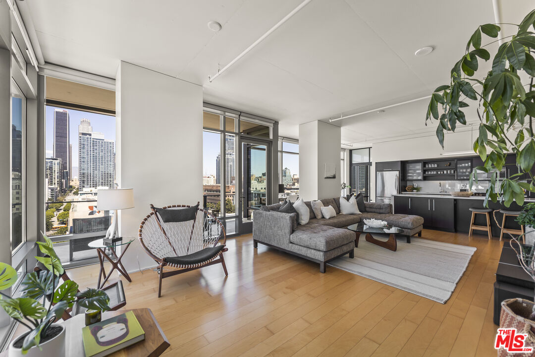 1100 S Hope St Unit: 1216