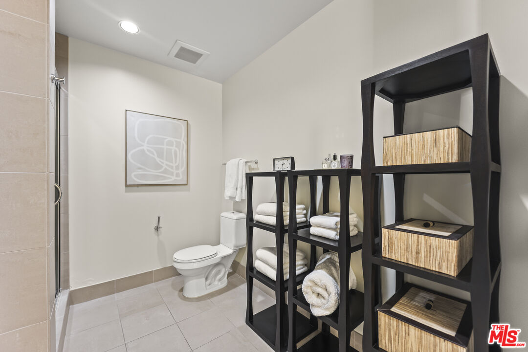 1100 S Hope St Unit: 1216