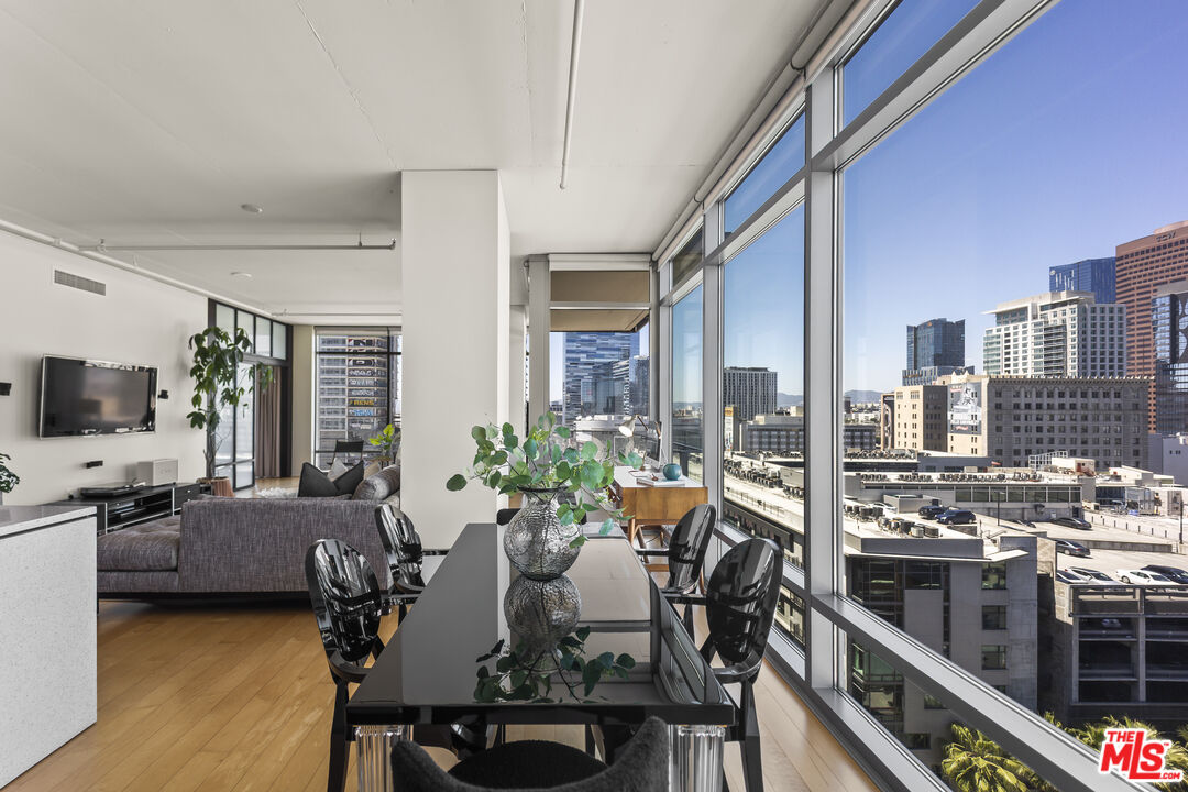 1100 S Hope St Unit: 1216