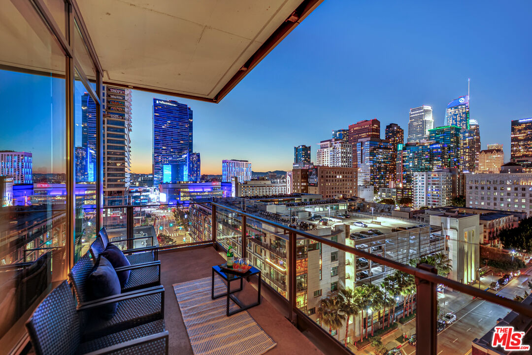 1100 S Hope St Unit: 1216