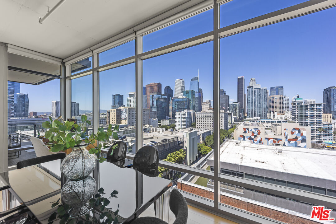 1100 S Hope St Unit: 1216