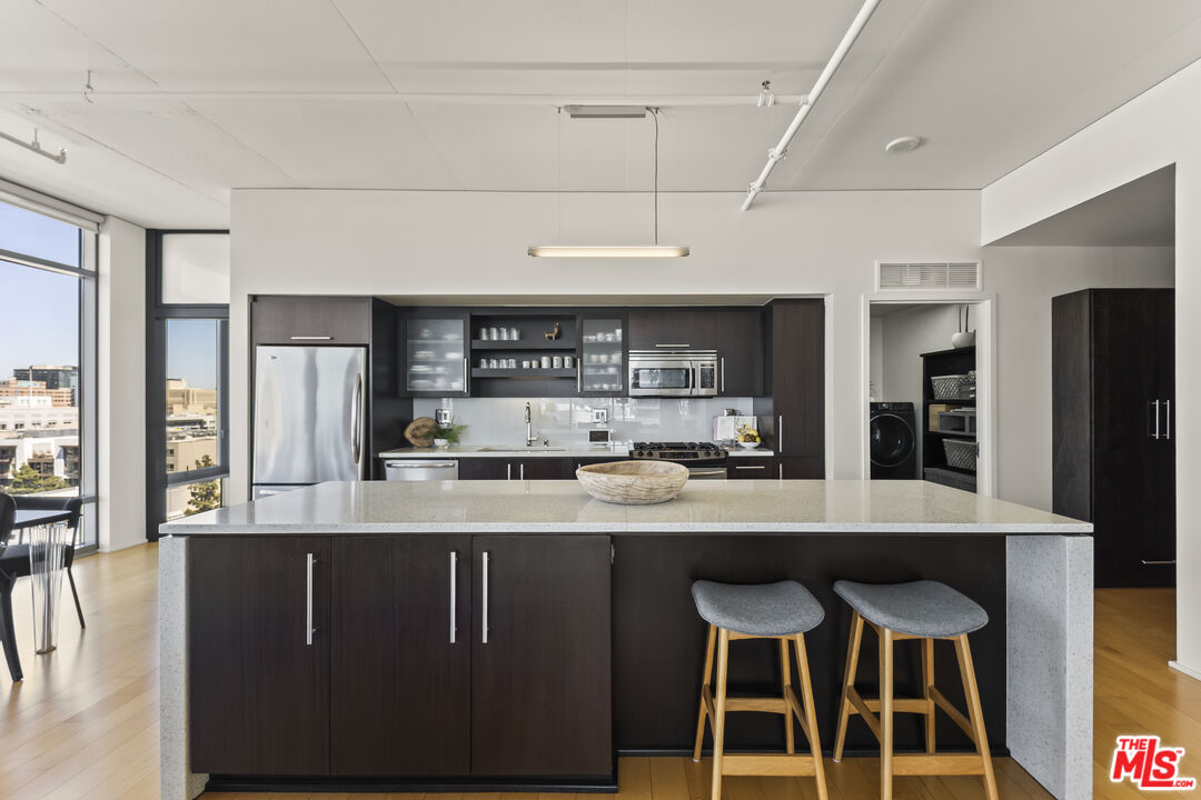 1100 S Hope St Unit: 1216