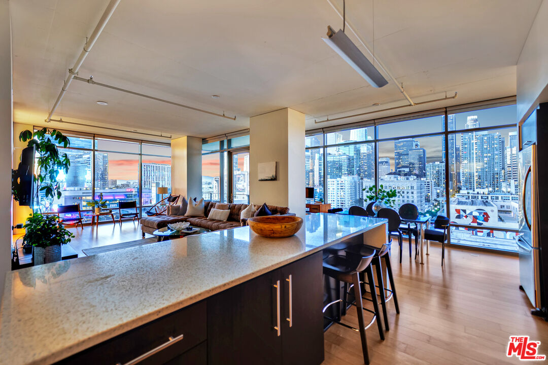 1100 S Hope St Unit: 1216