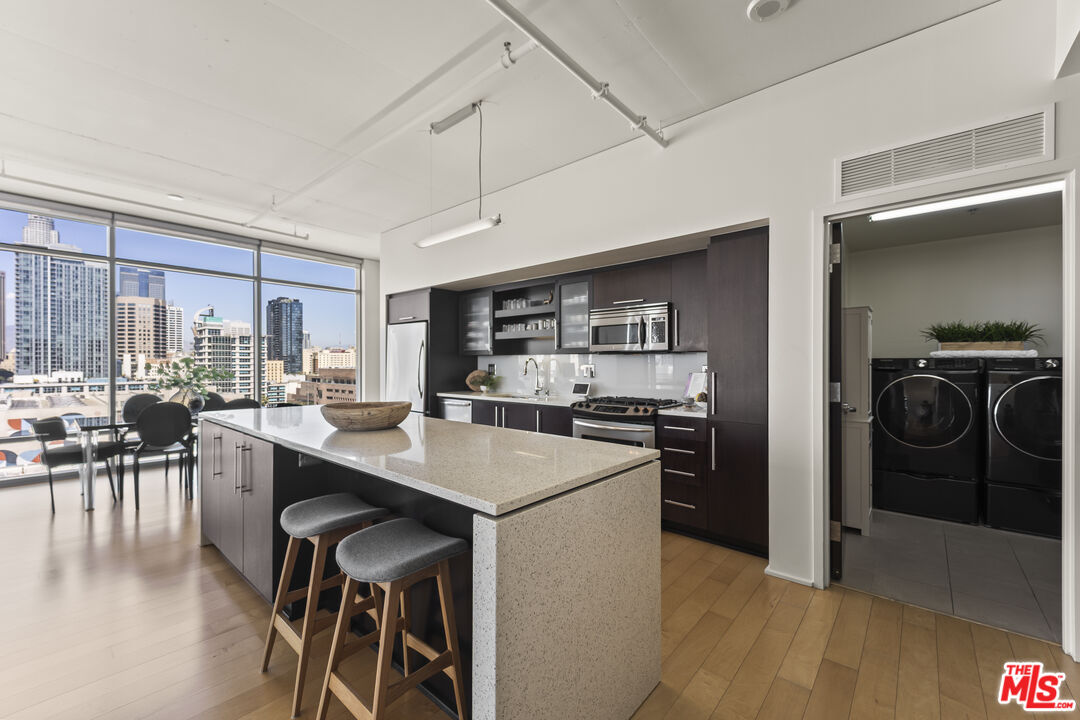 1100 S Hope St Unit: 1216