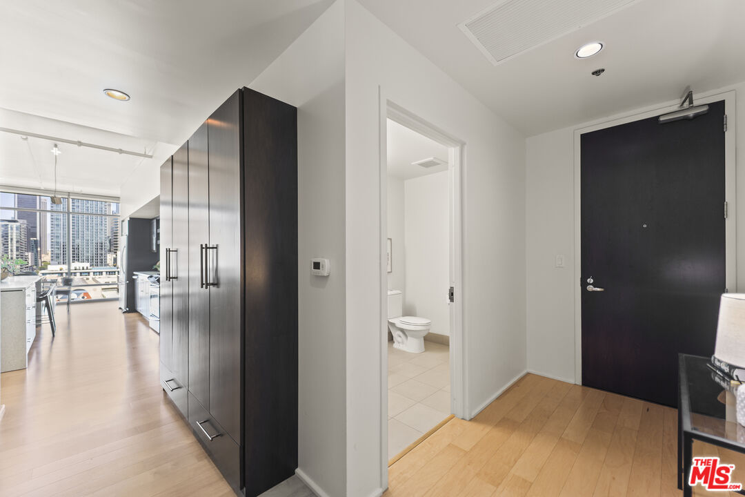 1100 S Hope St Unit: 1216