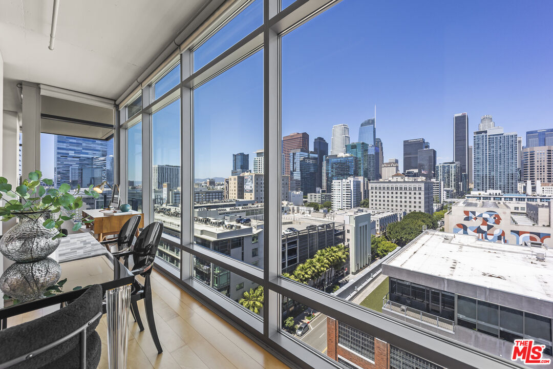 1100 S Hope St Unit: 1216