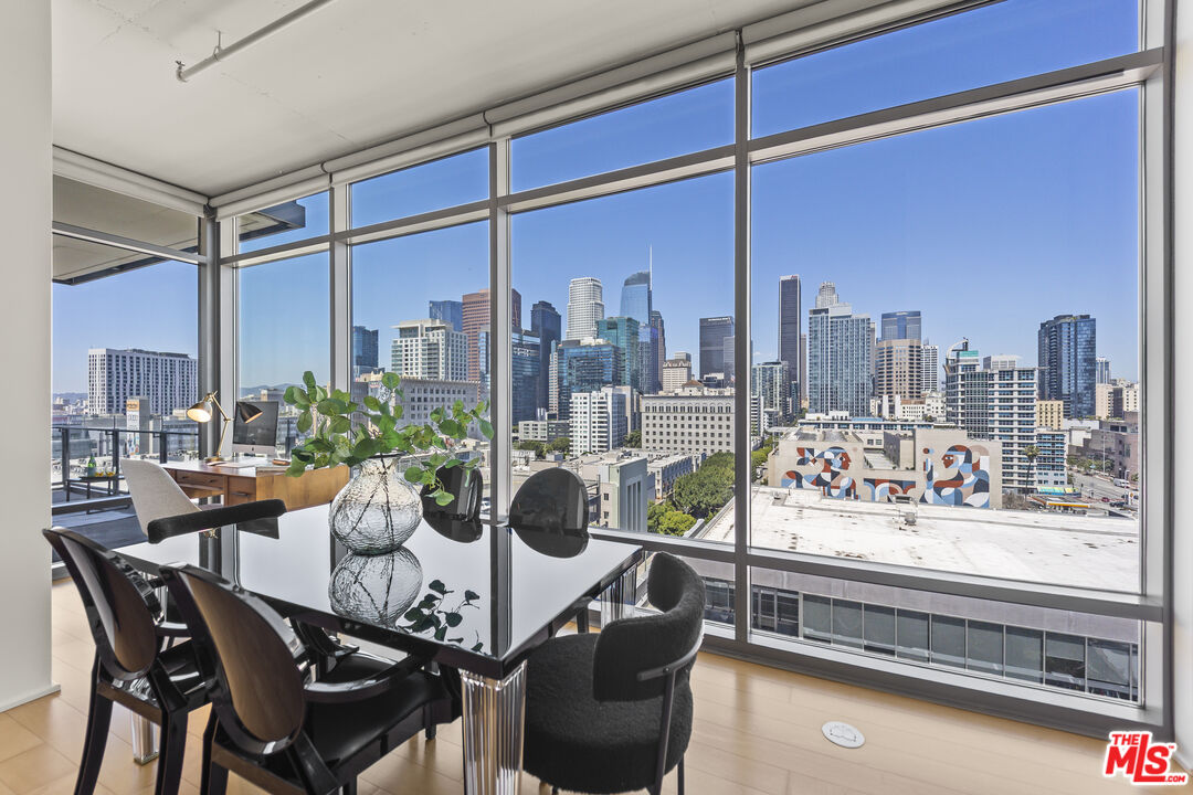 1100 S Hope St Unit: 1216