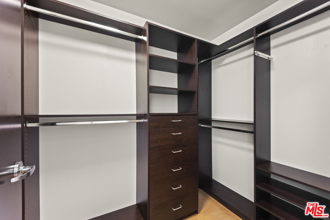 1100 S Hope St Unit: 1216