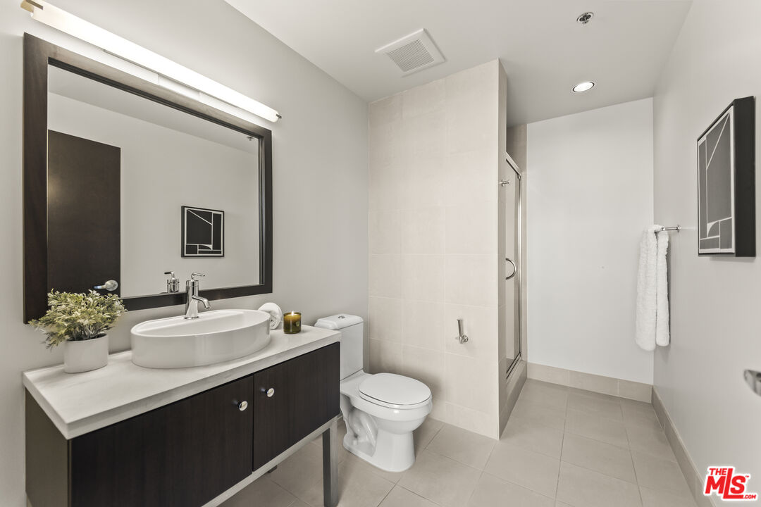 1100 S Hope St Unit: 1216