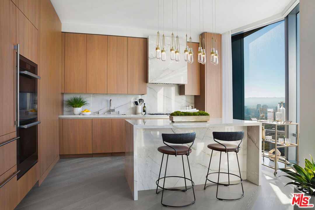 211 W Elm Ct Unit: 26C