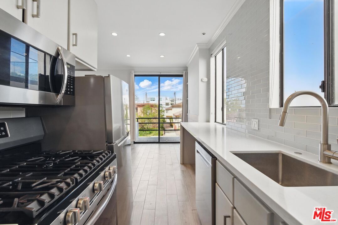 1826 Overland Ave Unit: 2