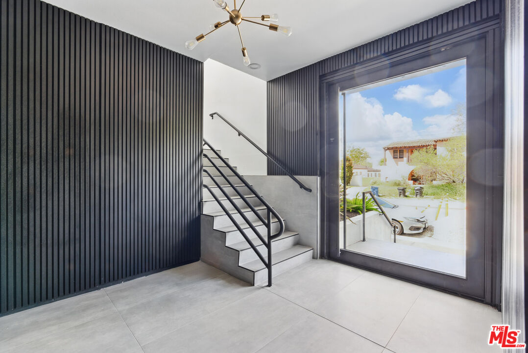 1826 Overland Ave Unit: 2