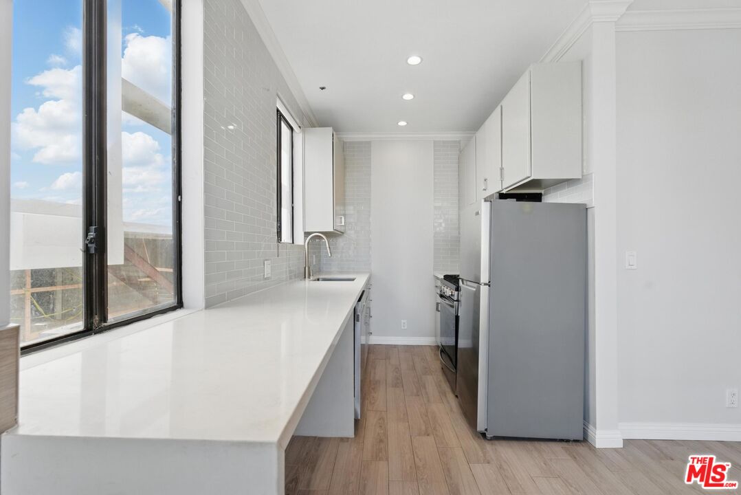 1826 Overland Ave Unit: 2