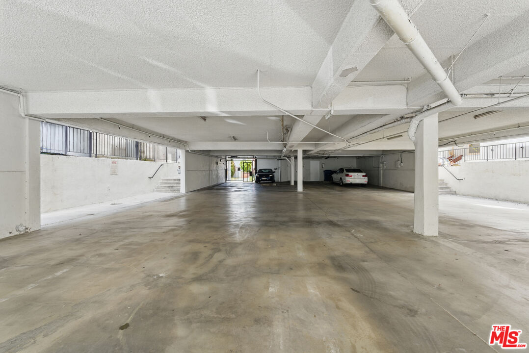 1826 Overland Ave Unit: 2