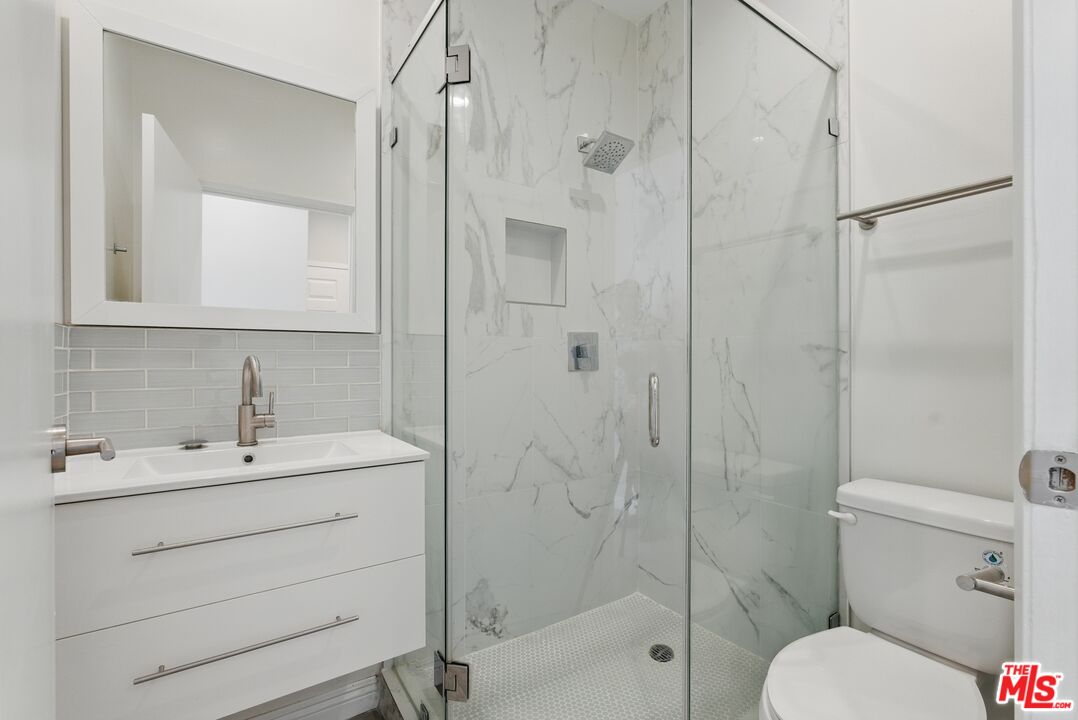 1826 Overland Ave Unit: 2