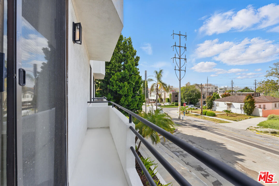 1826 Overland Ave Unit: 2