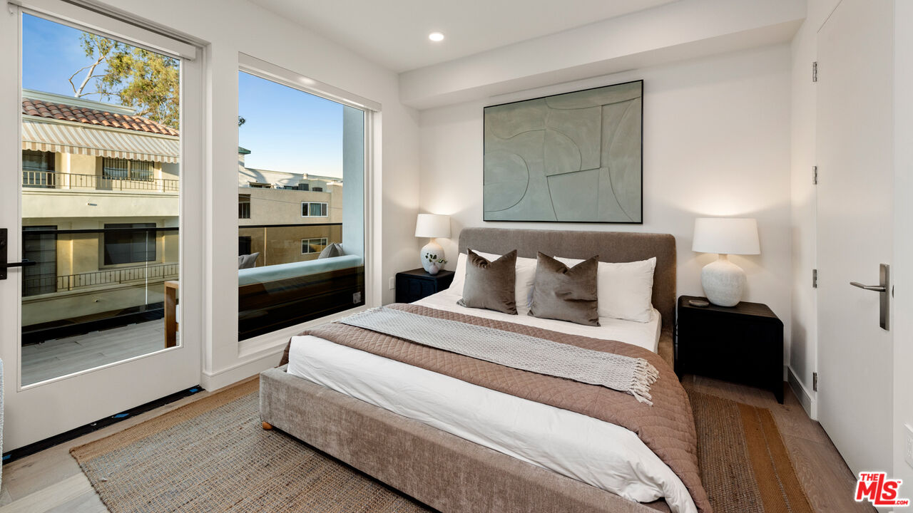 505 S Barrington Ave Unit: 405