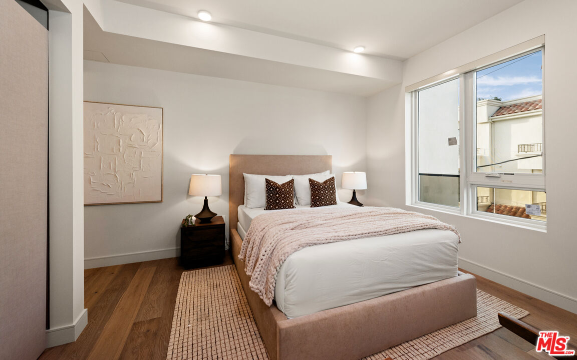 505 S Barrington Ave Unit: 405