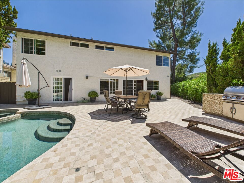 26065 Redbluff Dr