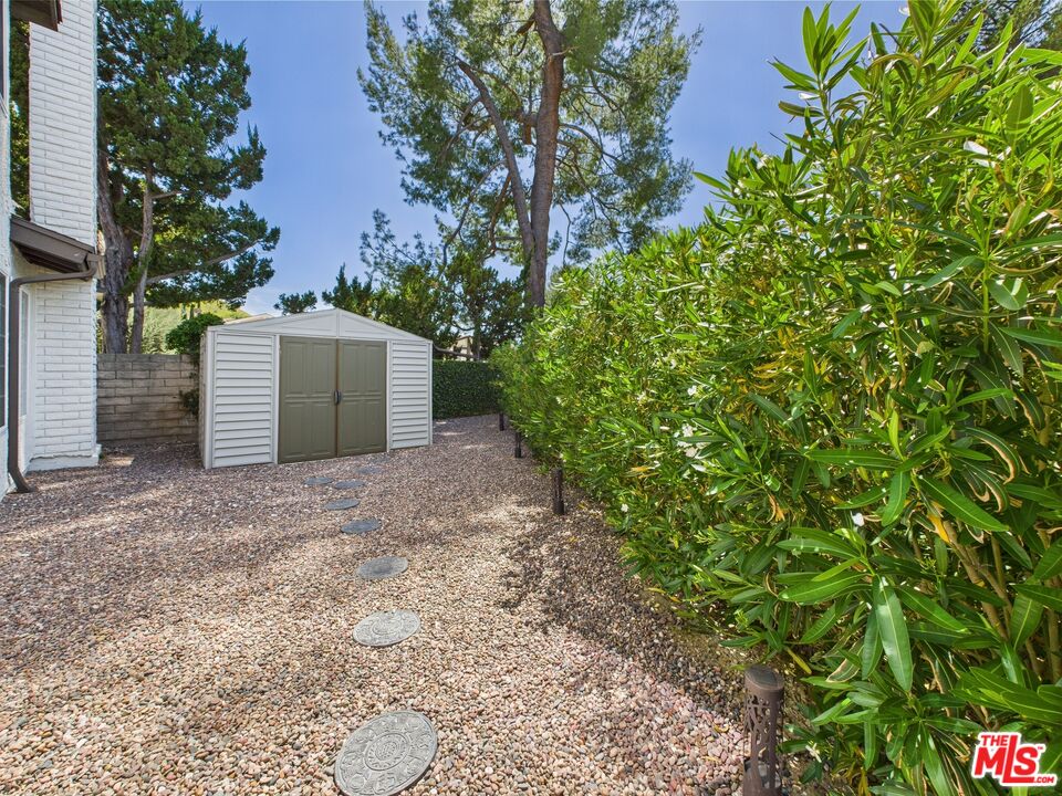 26065 Redbluff Dr