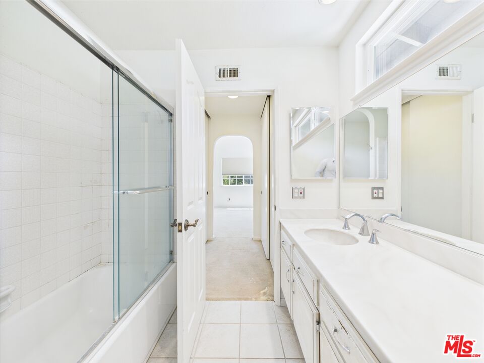 26065 Redbluff Dr