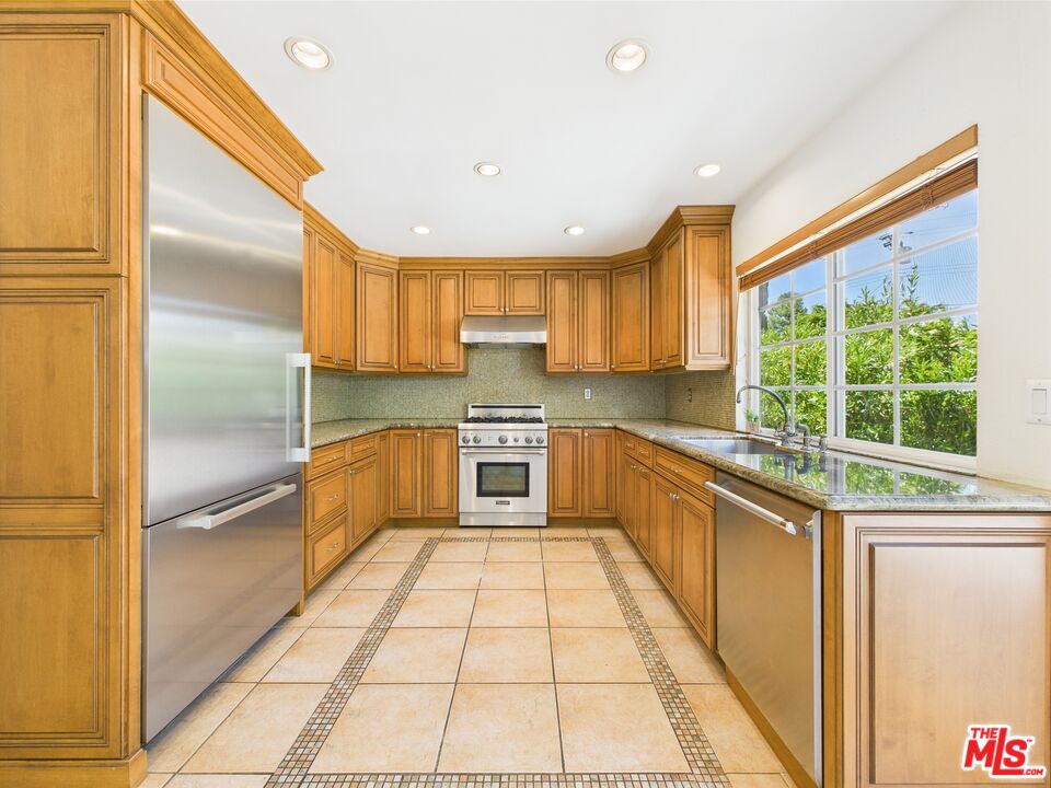26065 Redbluff Dr
